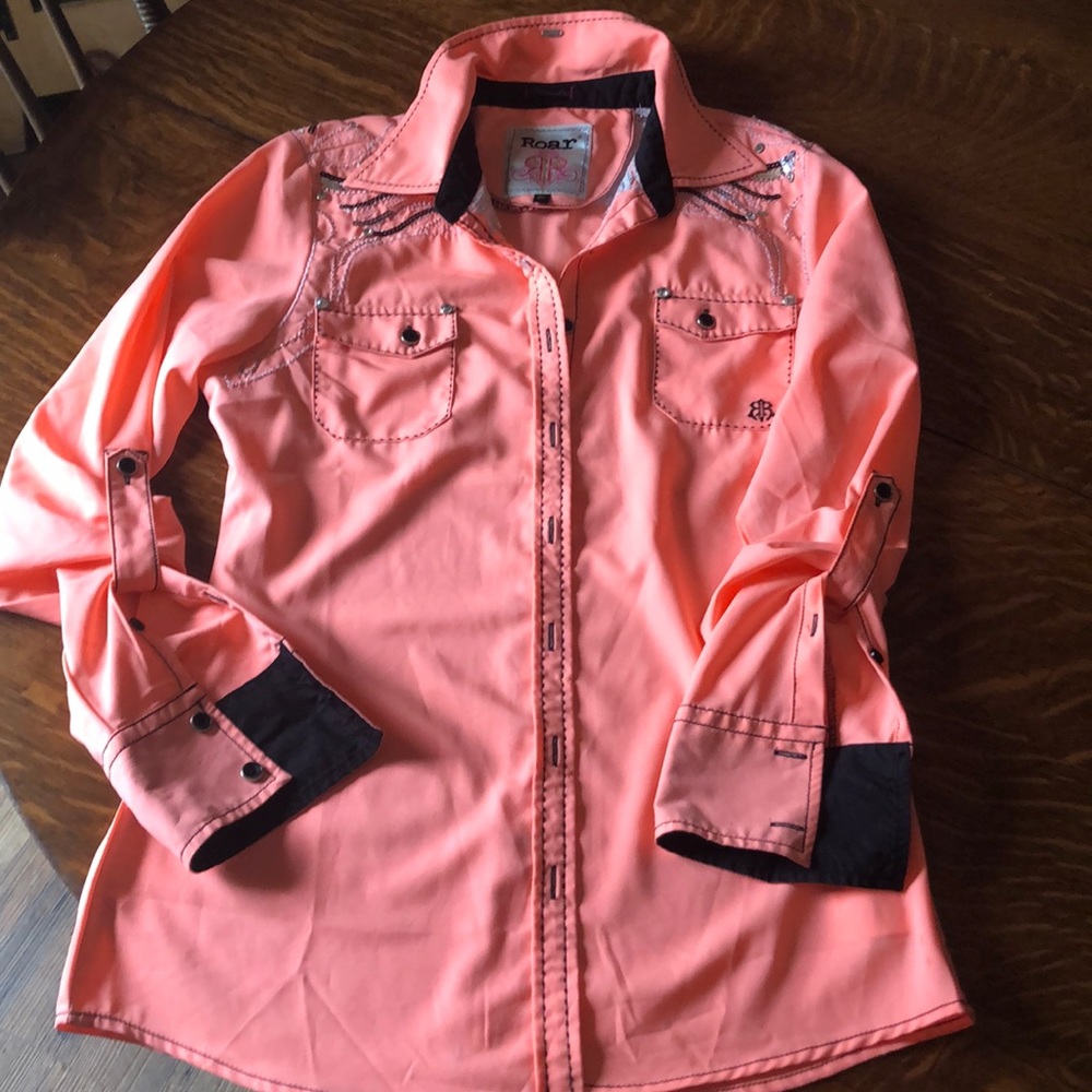 Roar destined from buckle sz Med salmon color